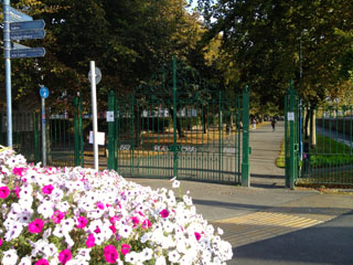 Plas Crug Park Entrance from the Town Centre